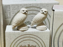 Load image into Gallery viewer, Le Creuset x Harry Potter Hedwig Pie Bird
