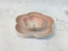 Load image into Gallery viewer, Le Creuset Petite Fleur Flower Dish Set 12/20cm (Shell Pink)
